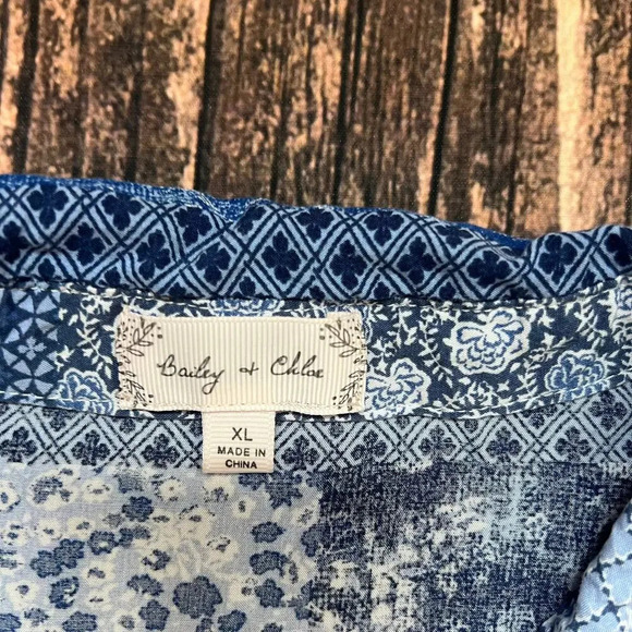 Bailey & Chloe Women's XL Blue Patchwork Short Sleeve Flowy Button Up Blouse - Picture 3 of 4